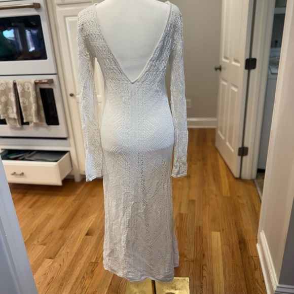 Elegant White Crochet Beach Cover-Up Dress - Picture 5 of 7